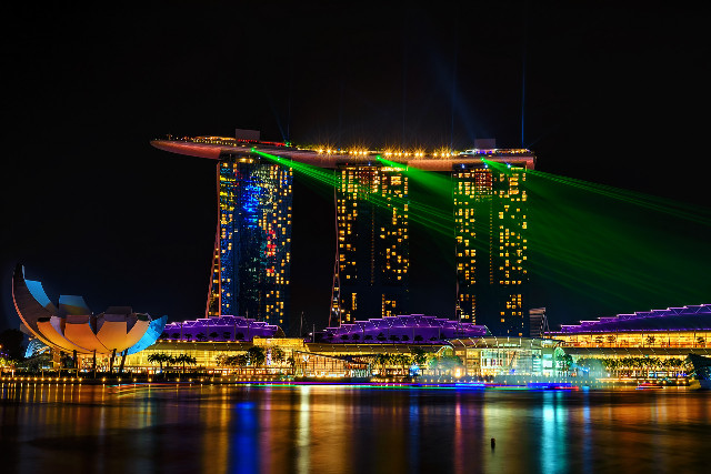新加坡金沙酒店镭射夜景.jpg
