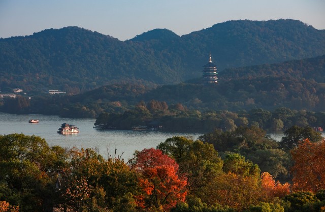 4. 杭州香格里拉饭店·水知心居远眺西湖雷峰塔.jpg